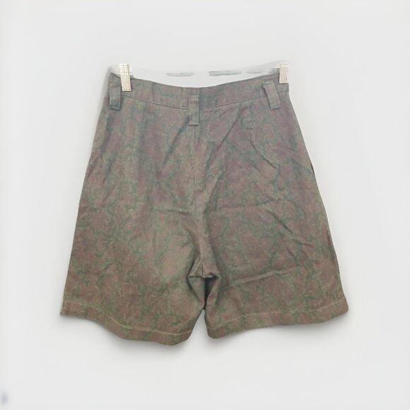 Skoozi Vtg Black/Red Pattern High Waisted Mom Shorts, No Tag, 19”L x 13”W x 18”H - Picture 2 of 5